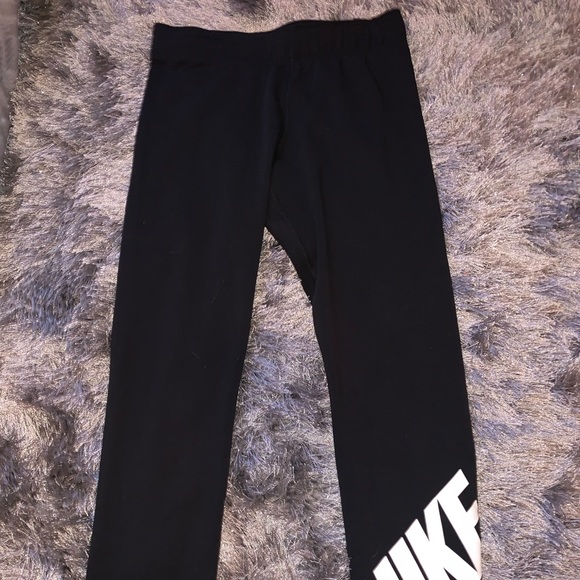 bnwt NIKE (S) tight fit leggings - Picture 2 of 3